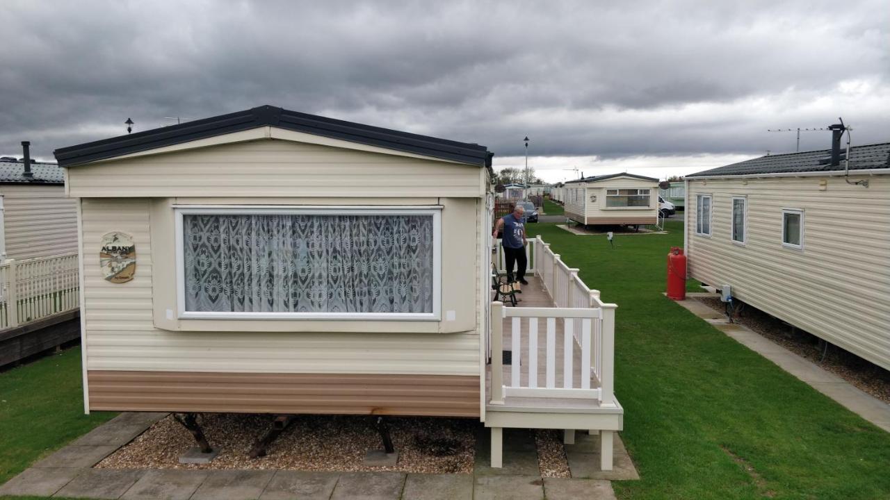 6 Berth Heated On The Chase Apartment สเกคเนส ภายนอก รูปภาพ