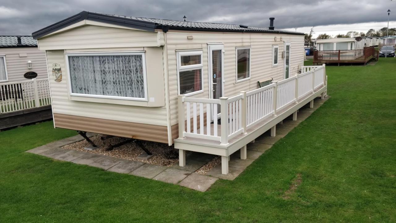 6 Berth Heated On The Chase Apartment สเกคเนส ภายนอก รูปภาพ
