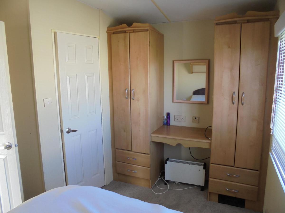 6 Berth Heated On The Chase Apartment สเกคเนส ภายนอก รูปภาพ