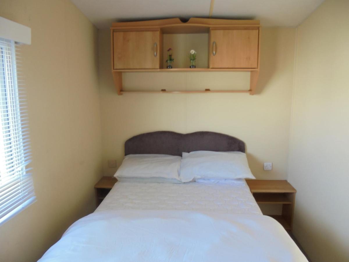 6 Berth Heated On The Chase Apartment สเกคเนส ภายนอก รูปภาพ
